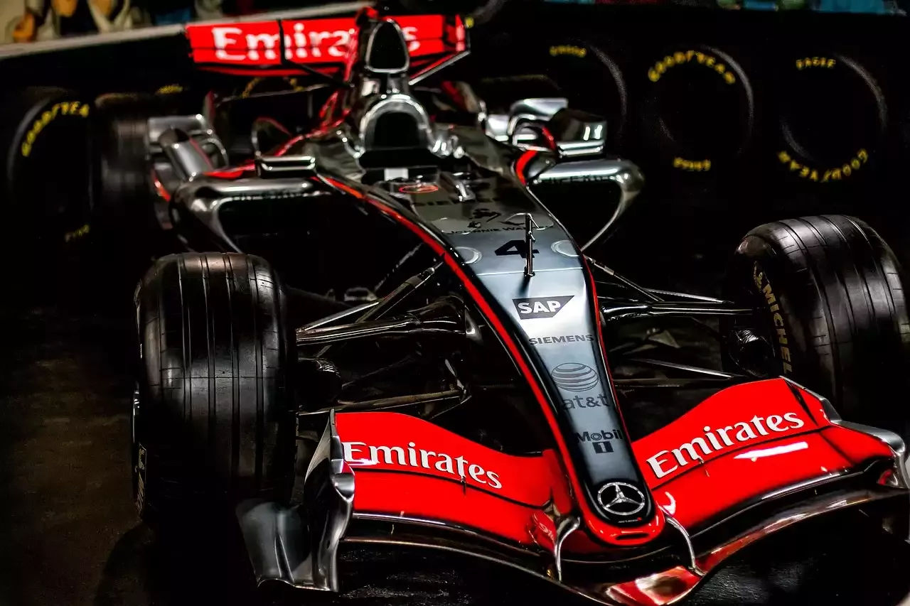 Dirigindo para o sucesso: explorando o legado da equipe McLaren F1
